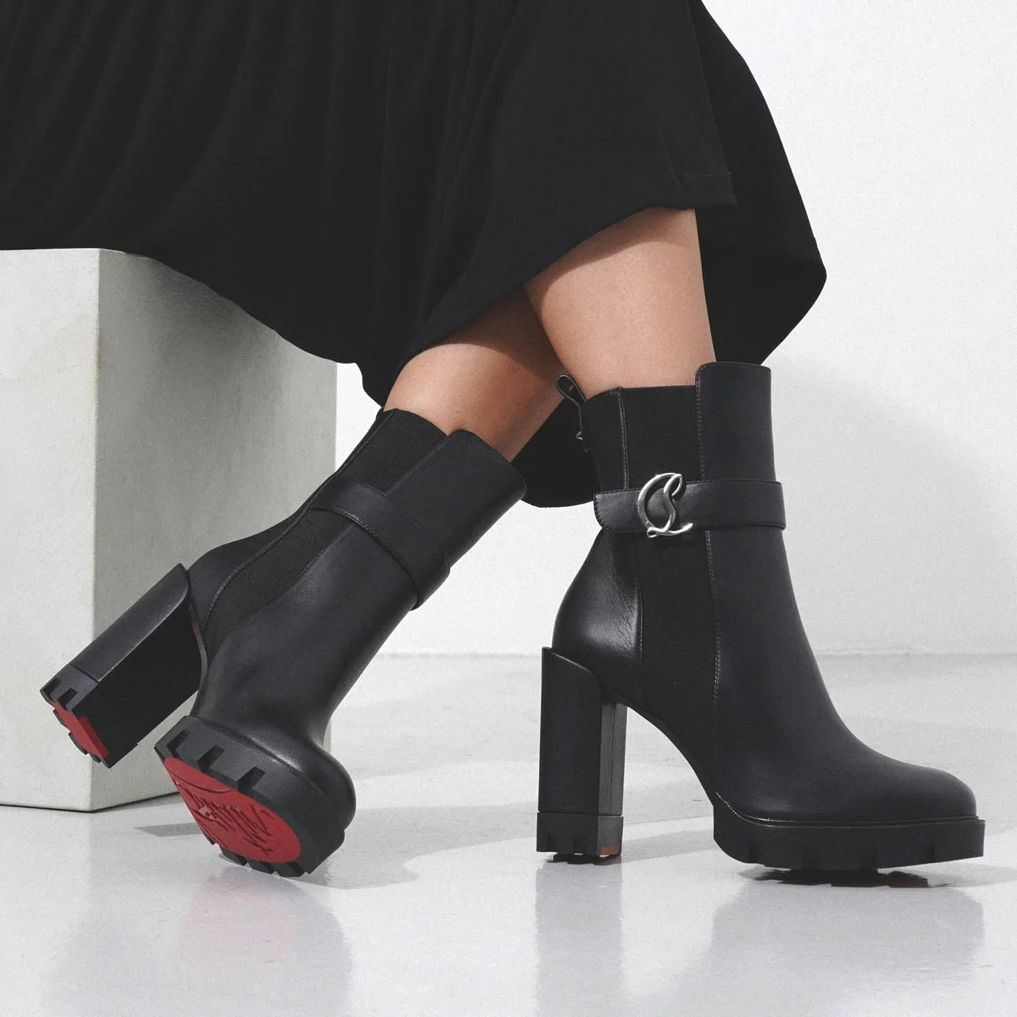 CL Chelsea Lug 100 black leather ankle boots