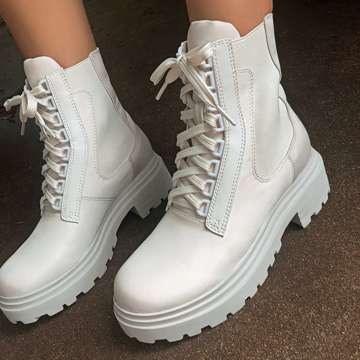 OTBT - COMMANDER in KHAKI Combat Boots